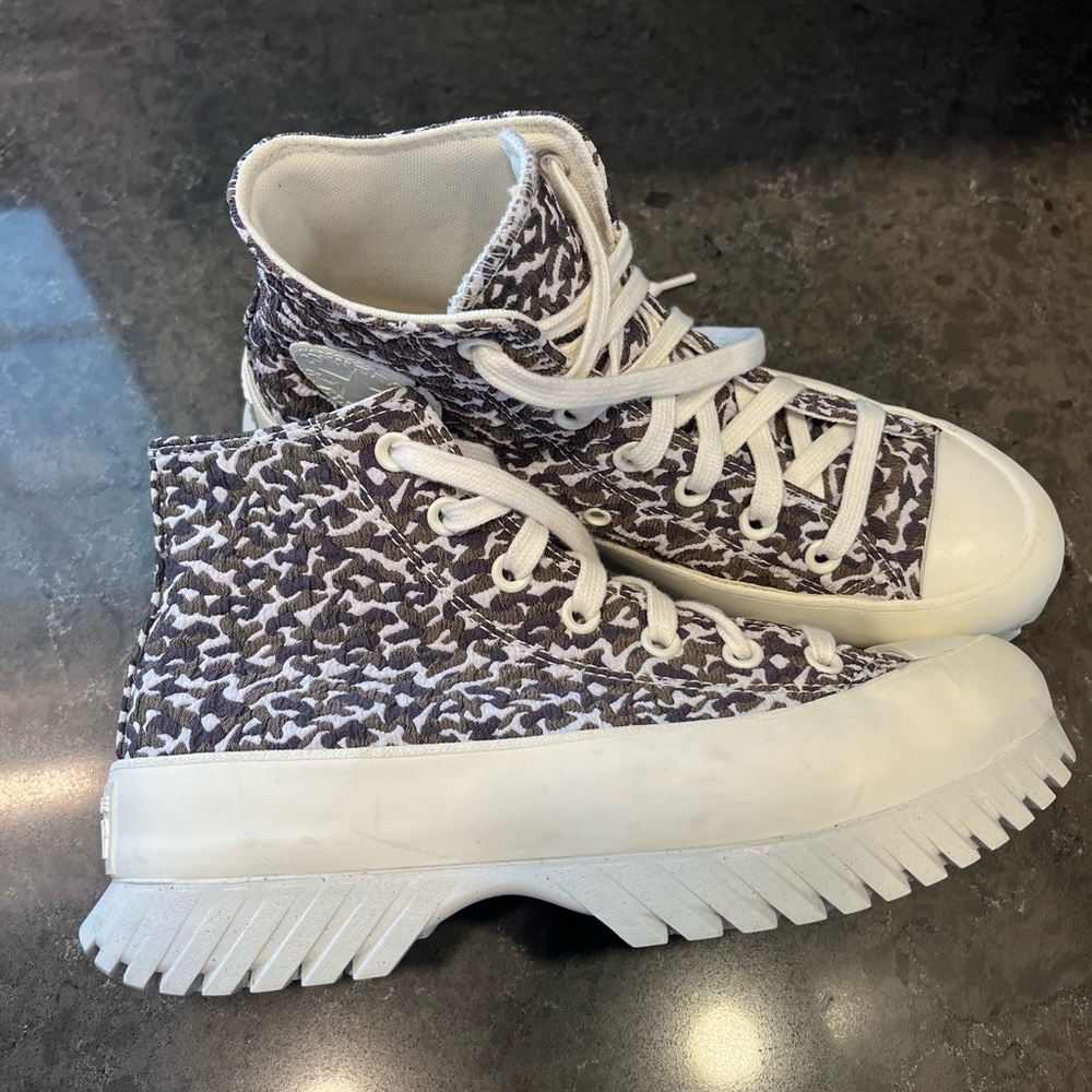 Converse All Star Chuck Taylor 2.0 Lugged Platform High Top Desert Camo, size 8